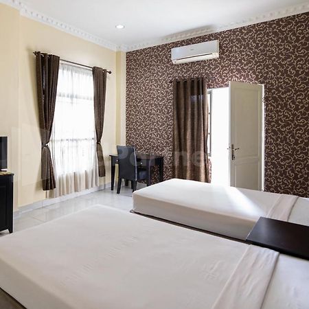 Hotel Carolina Transit Medan Exterior foto
