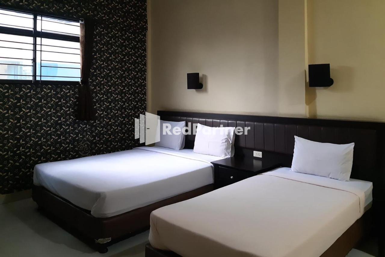 Hotel Carolina Transit Medan Exterior foto