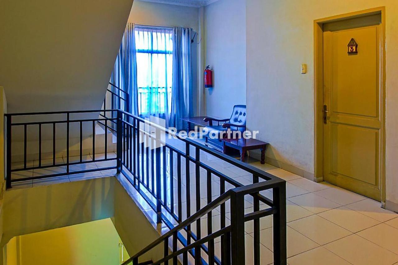 Hotel Carolina Transit Medan Exterior foto