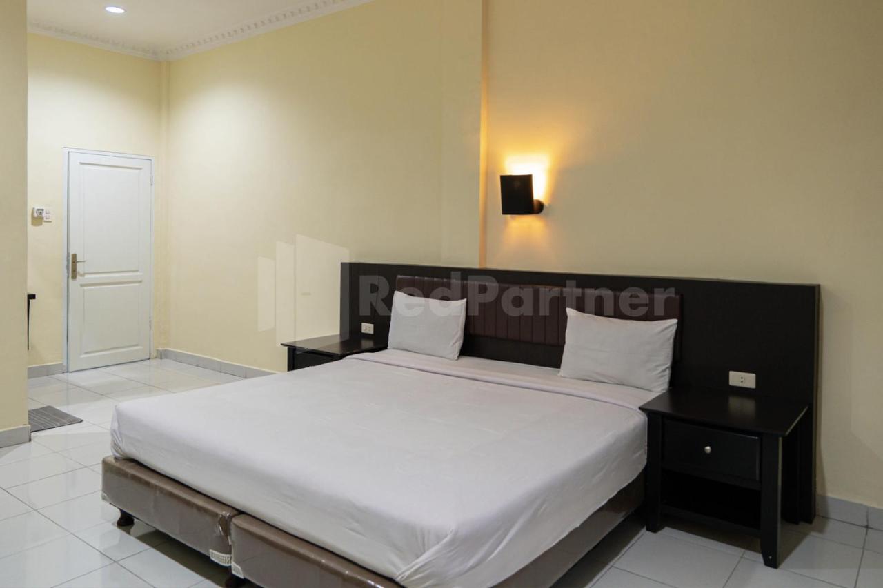 Hotel Carolina Transit Medan Exterior foto