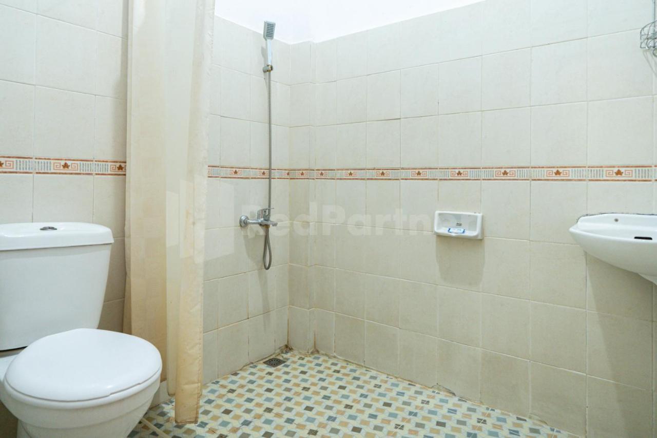 Hotel Carolina Transit Medan Exterior foto