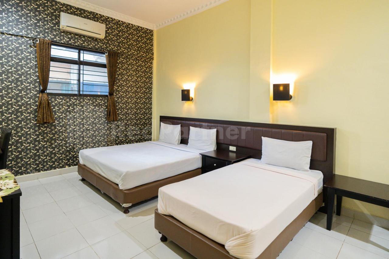 Hotel Carolina Transit Medan Exterior foto