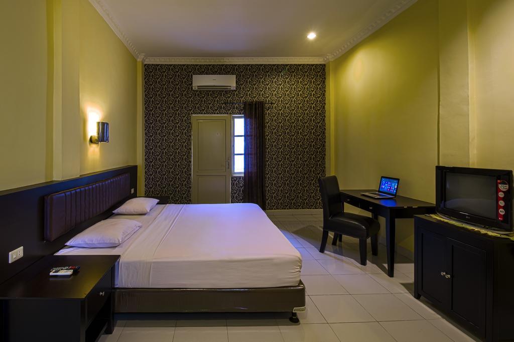 Hotel Carolina Transit Medan Exterior foto