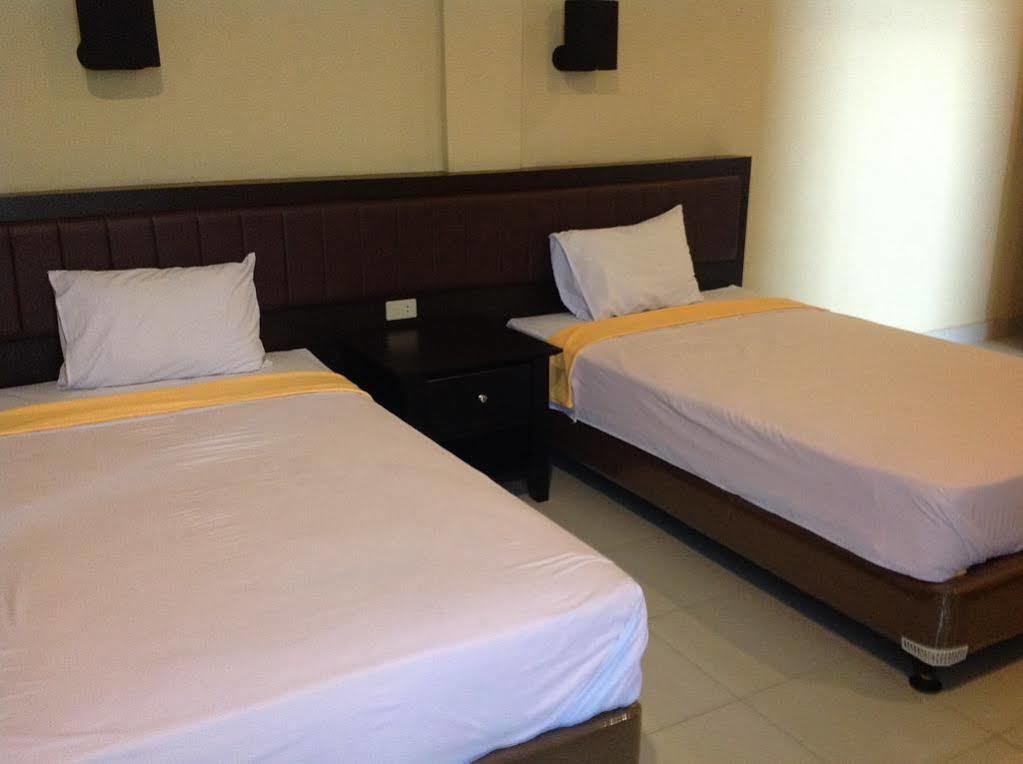 Hotel Carolina Transit Medan Exterior foto